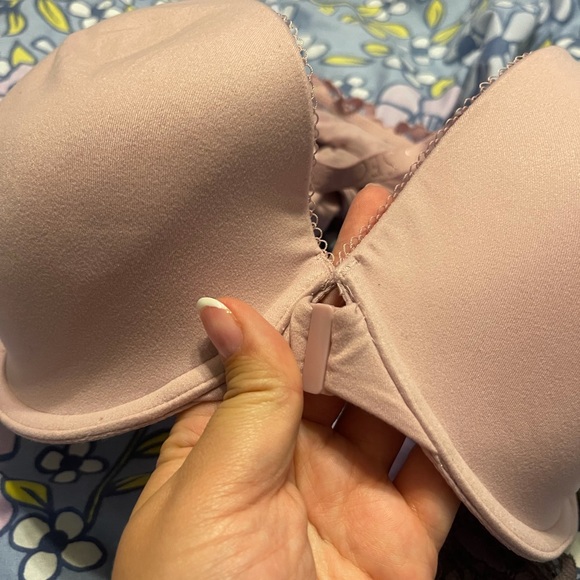 Victoria Secret Demi Bra - Picture 4 of 6